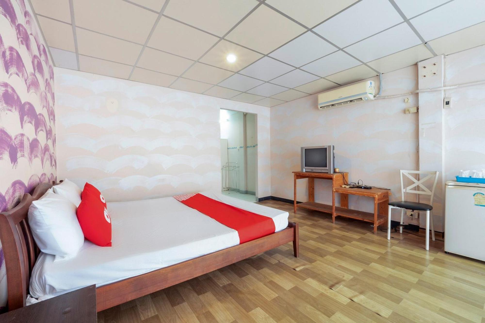 Oyo 1152 Hongpak Mint Hotel Bangsaen Exterior foto