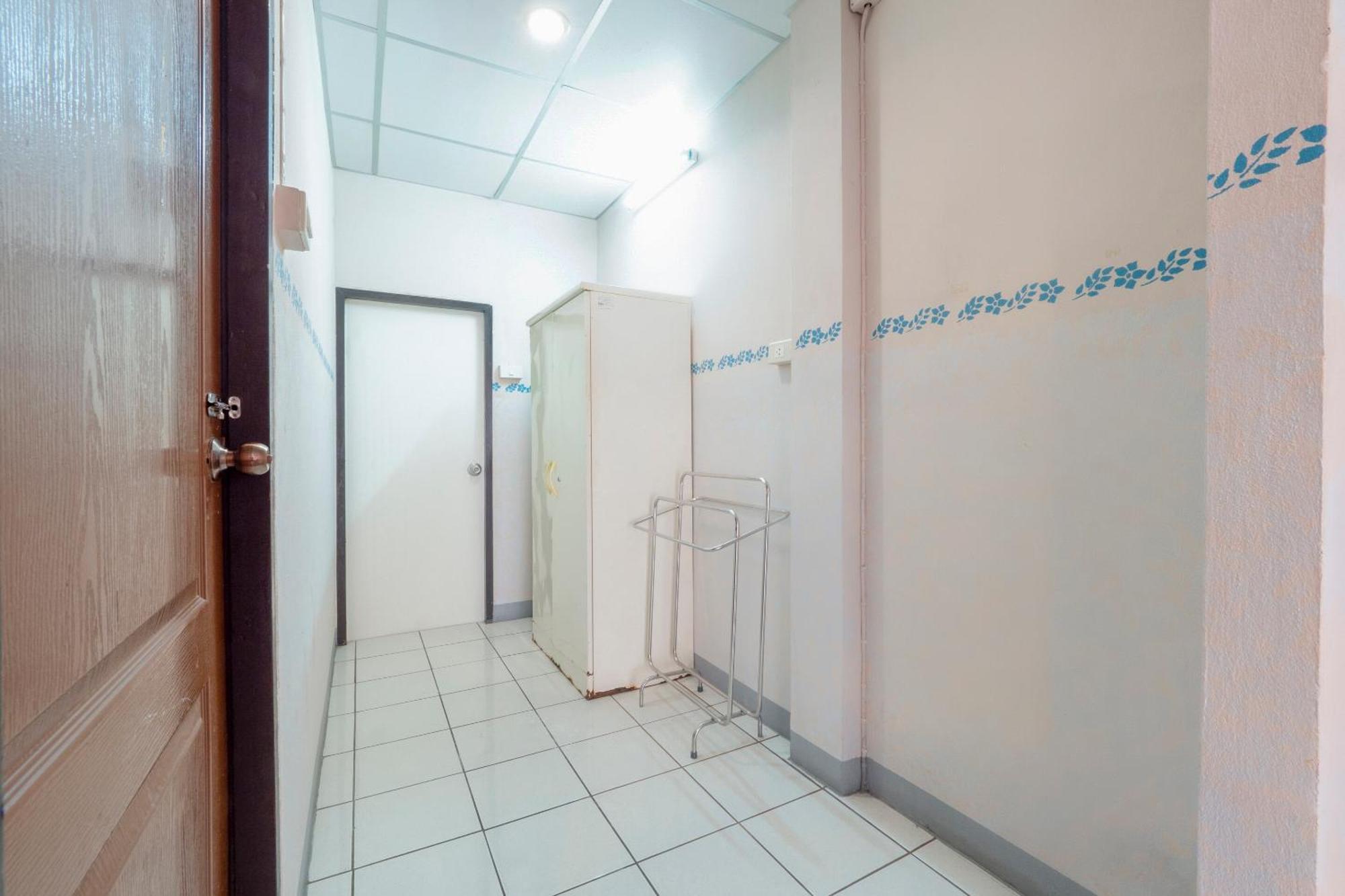 Oyo 1152 Hongpak Mint Hotel Bangsaen Exterior foto