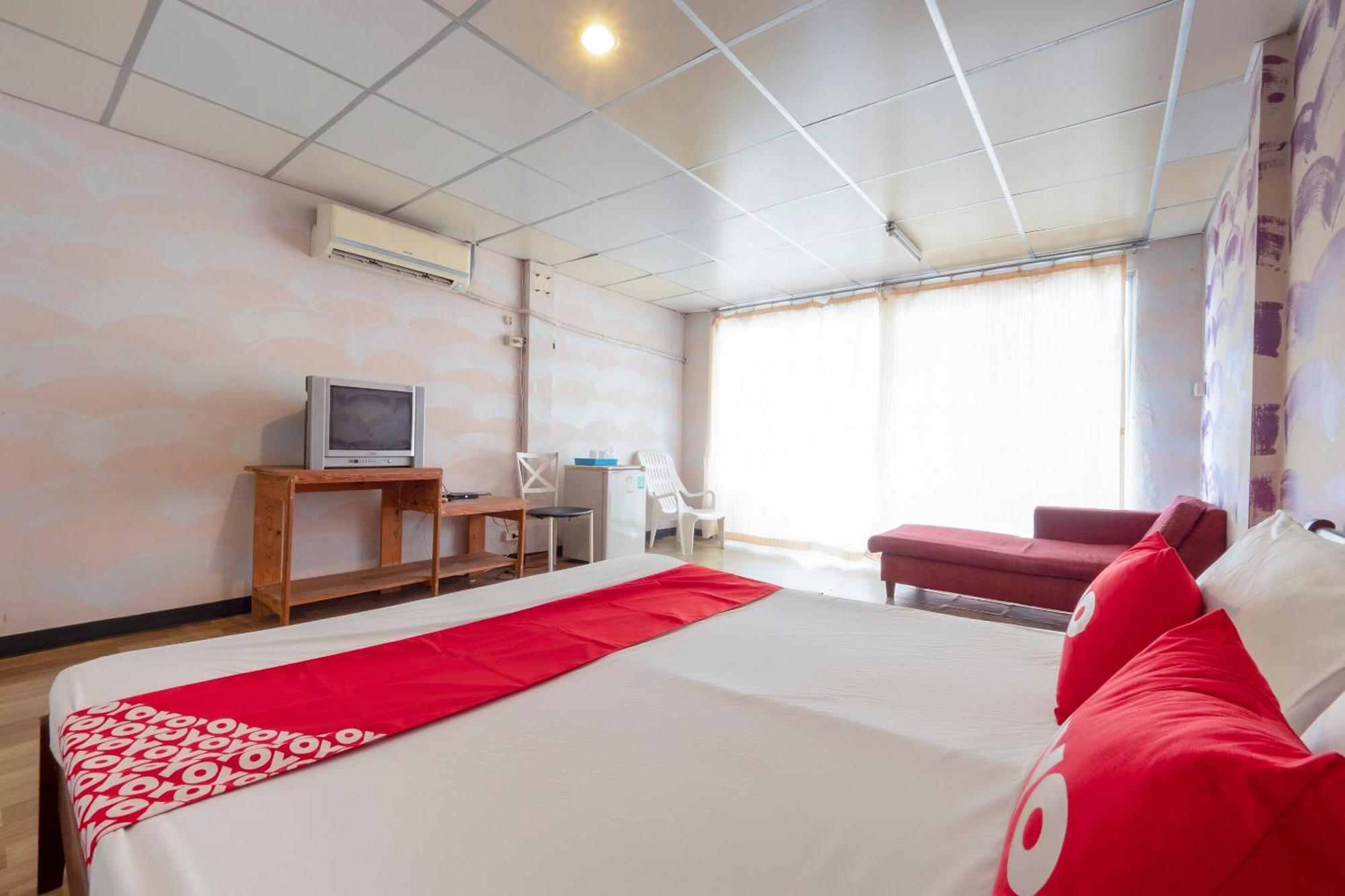 Oyo 1152 Hongpak Mint Hotel Bangsaen Exterior foto