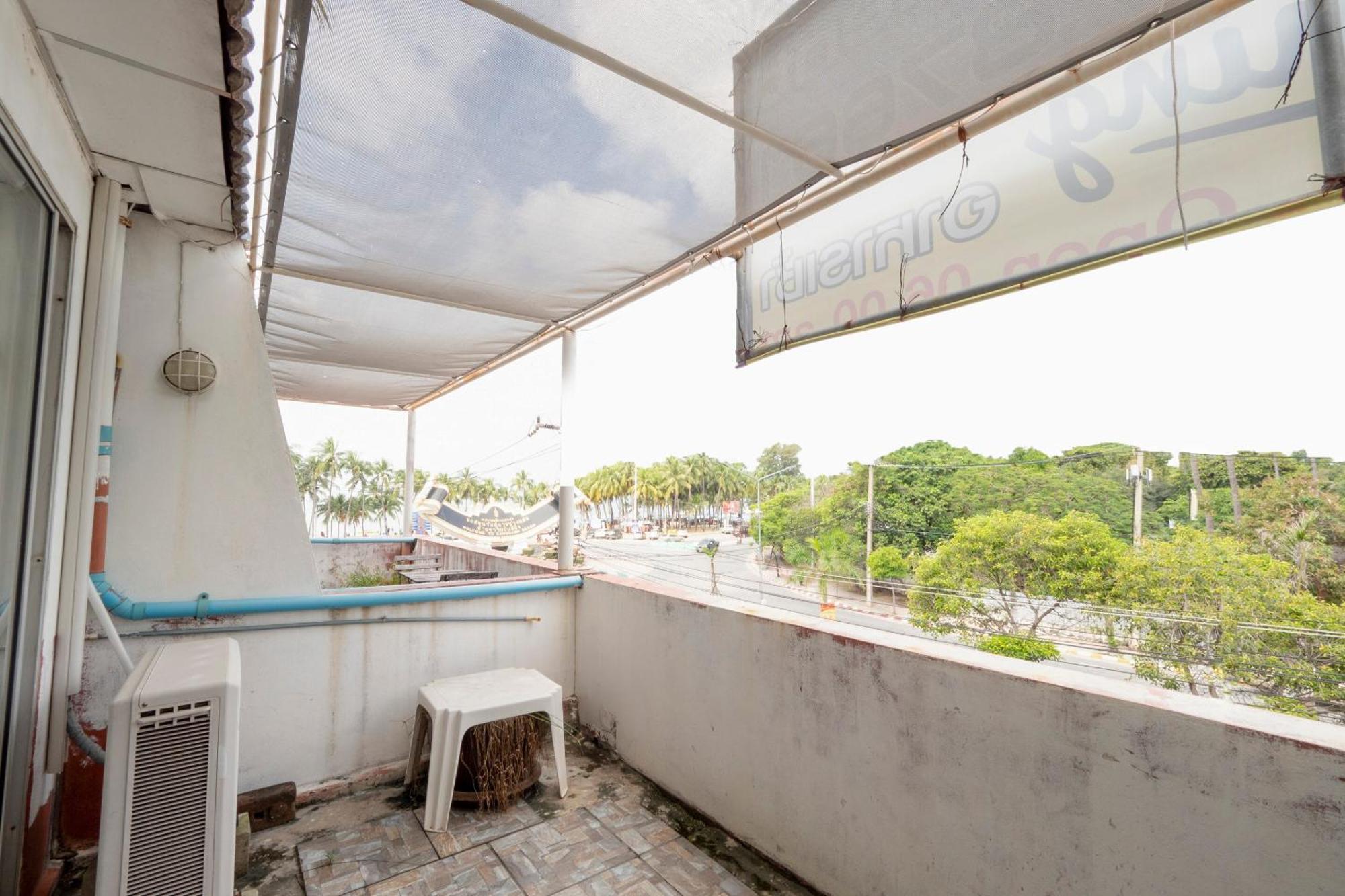 Oyo 1152 Hongpak Mint Hotel Bangsaen Exterior foto