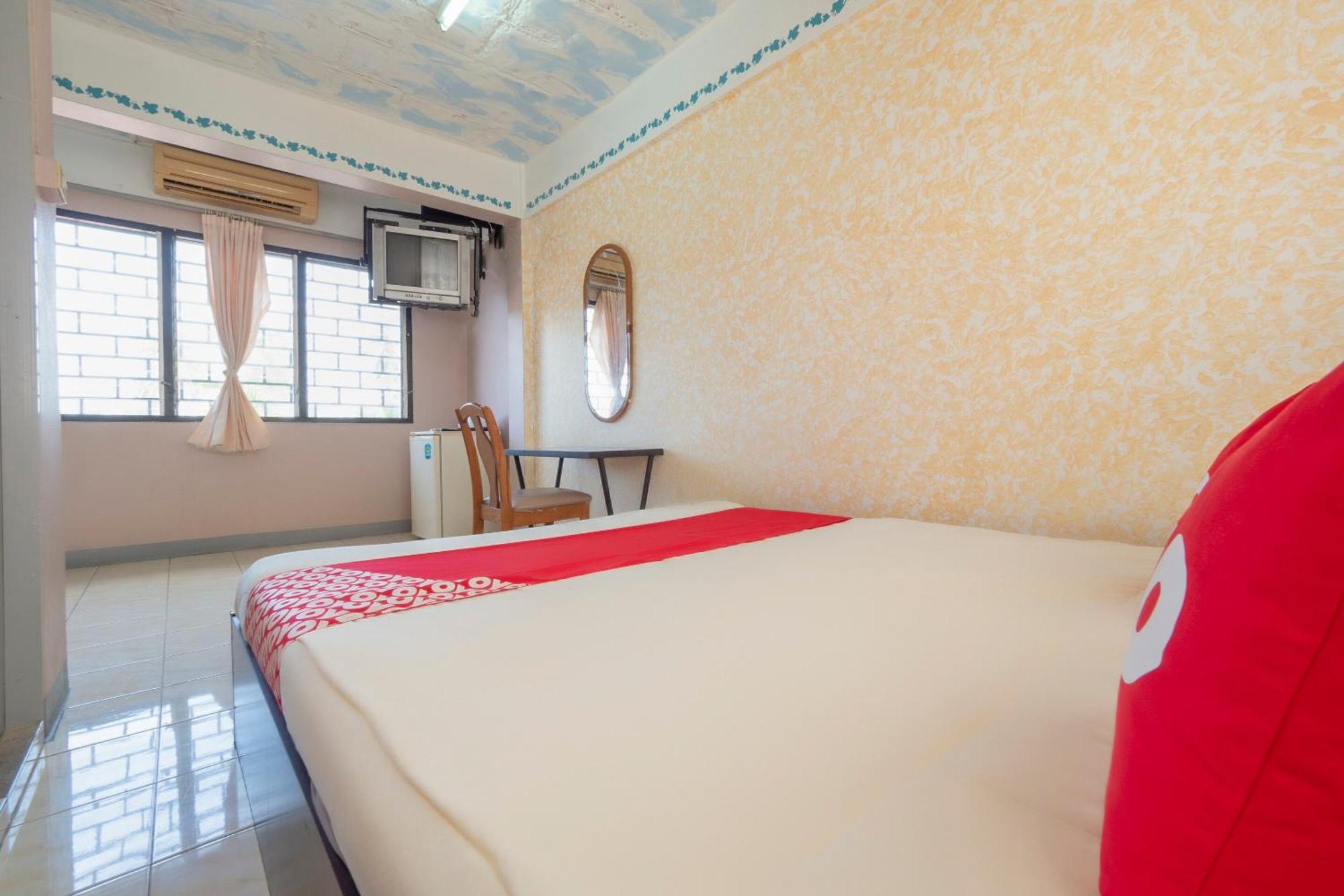 Oyo 1152 Hongpak Mint Hotel Bangsaen Exterior foto