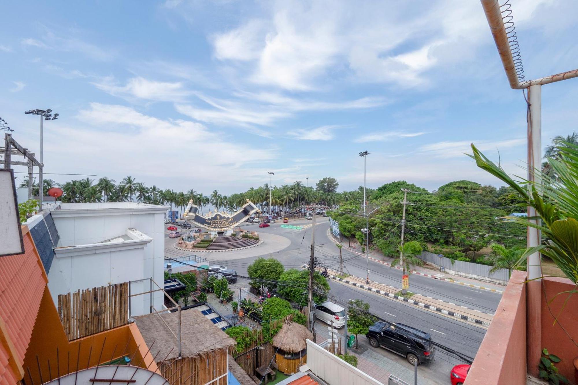 Oyo 1152 Hongpak Mint Hotel Bangsaen Exterior foto
